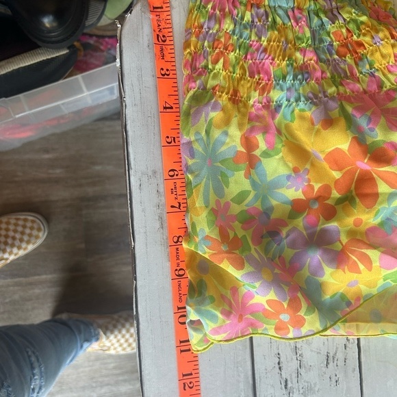 Lovers + Friends Flutter Shorts Women's XS
Floral Colorful Sheer Elastic NWT - Picture 9 of 9